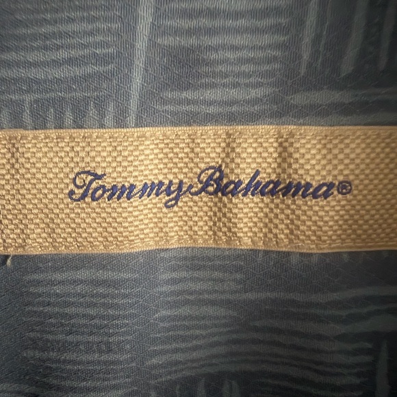 Tommy Bahama Light Blue 75% silk pattered button up beach shirt size medium - Picture 11 of 14